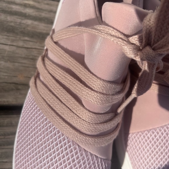 BIG BUDDHA WOMENS 11 ATHLETIC SHOES NWT - Picture 10 of 11